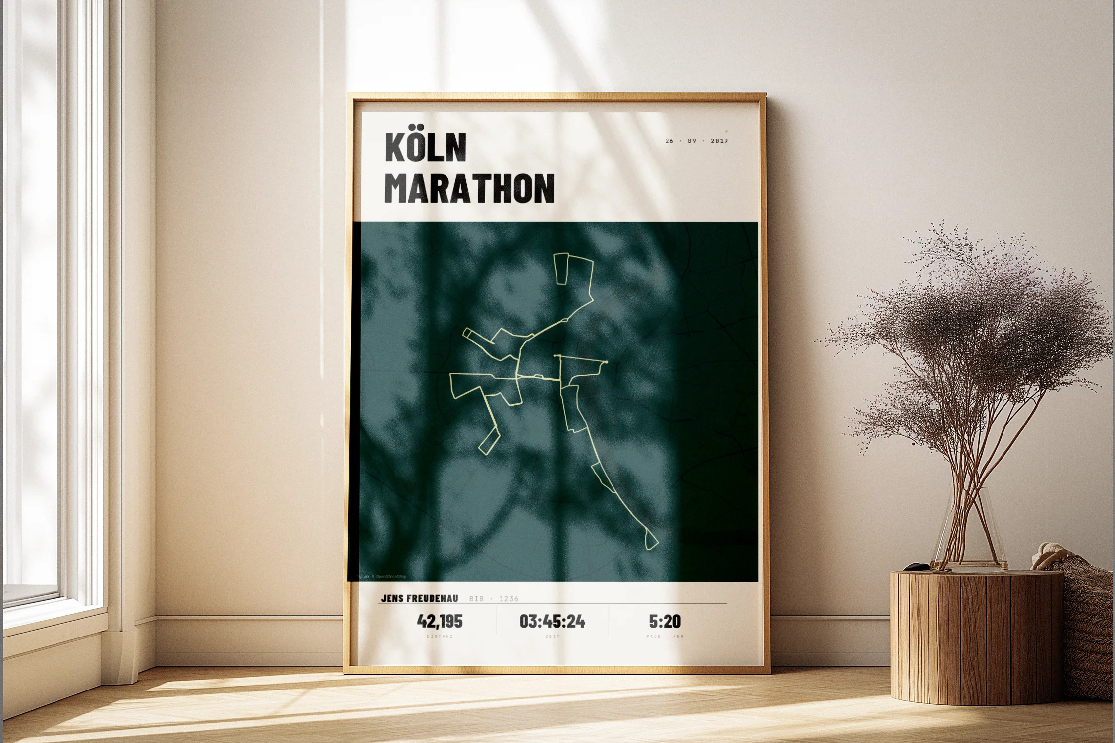 Affiche du marathon de Cologne encadré dans l'espace